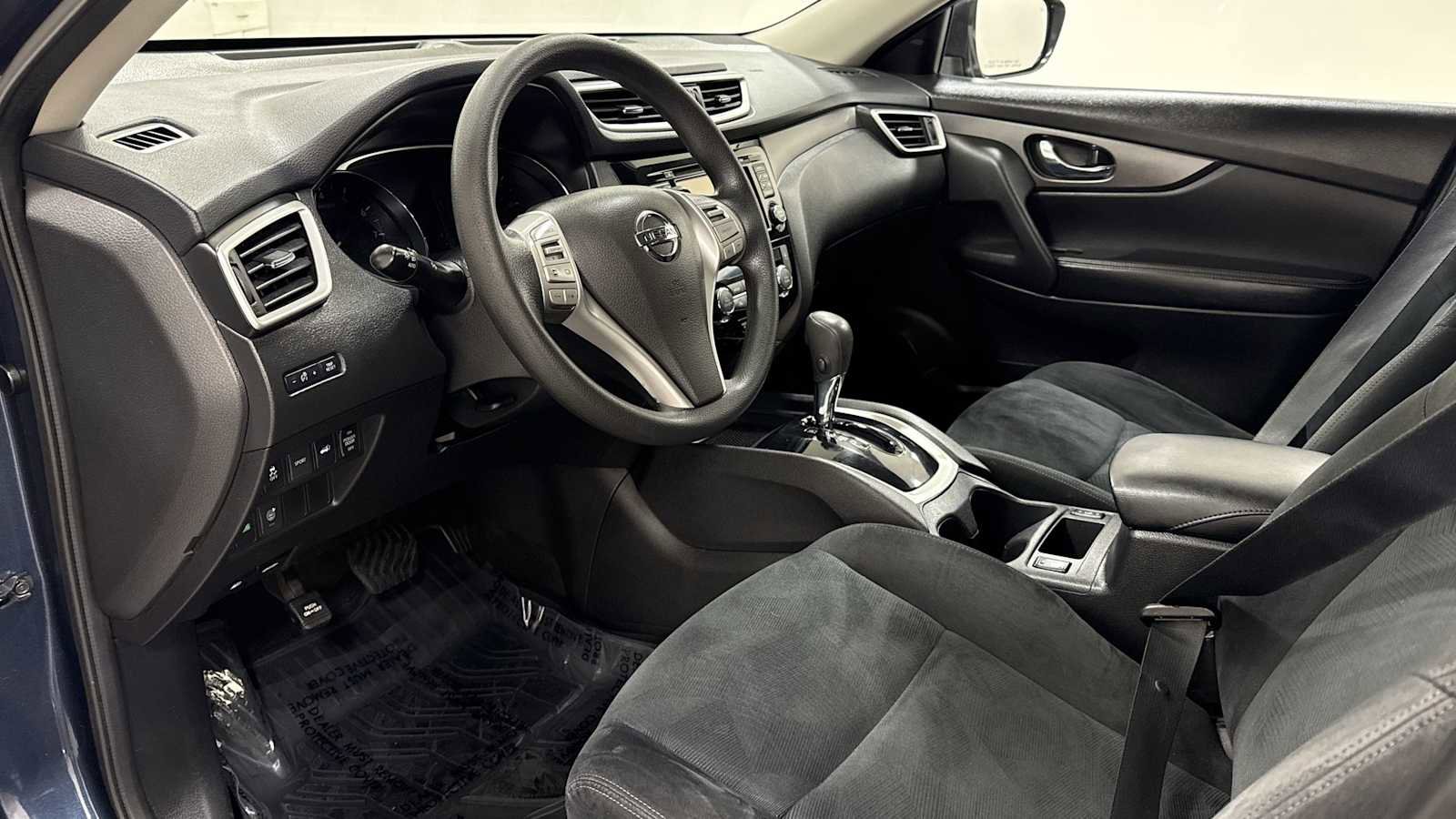 Used 2016 Nissan Rogue SV w/ SV Premium Package image 12