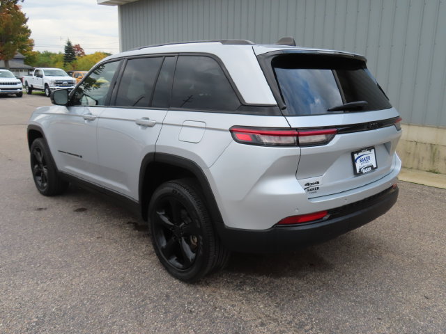 Used 2023 Jeep Grand Cherokee Altitude AWD/4WD image 10