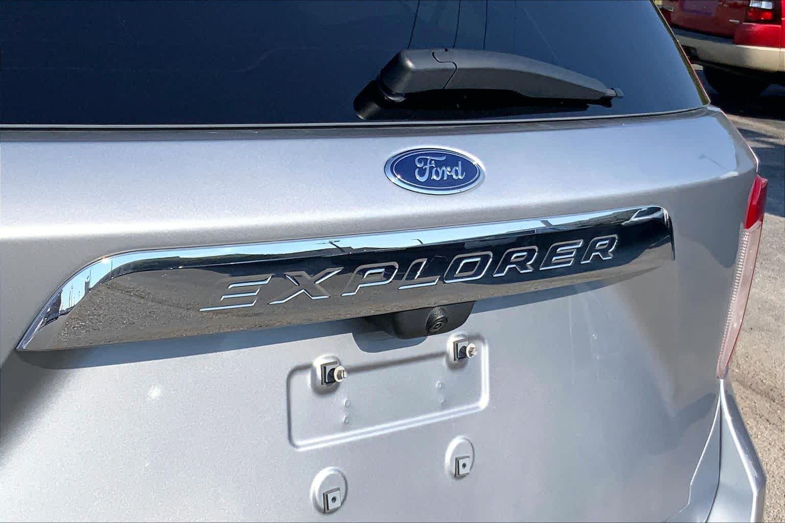 Certified 2023 Ford Explorer XLT w/ Equipment Group 202A RWD image 27