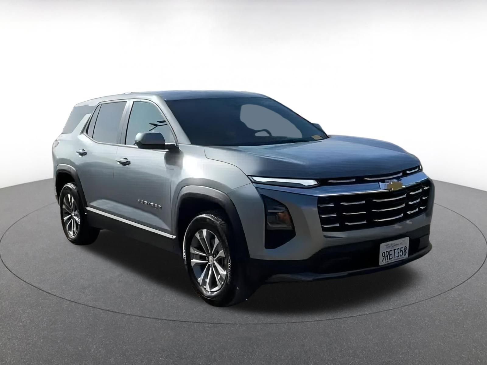Used 2025 Chevrolet Equinox LT image 3