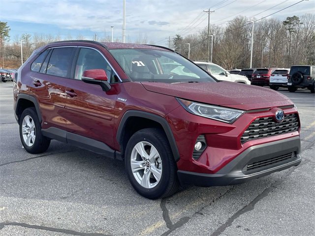 Used 2021 Toyota RAV4 XLE w/ XLE Grade Weather Package image 7