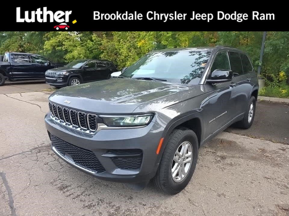 Used 2025 Jeep Grand Cherokee Laredo w/ Luxury Tech Group I AWD/4WD image 1