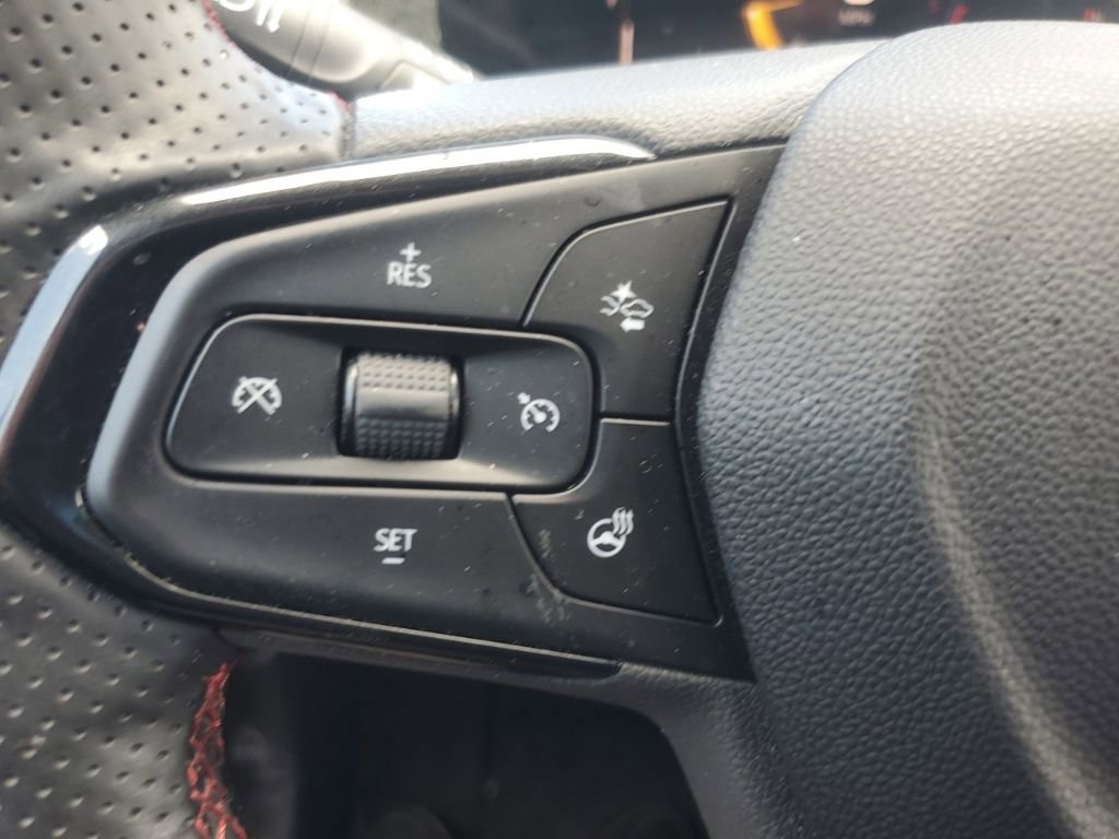 Used 2025 Chevrolet Trax RS w/ Driver Confidence Package FWD image 23