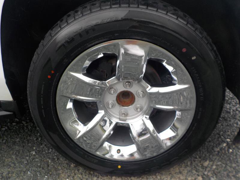 Used 2019 Chevrolet Suburban LT RWD image 36