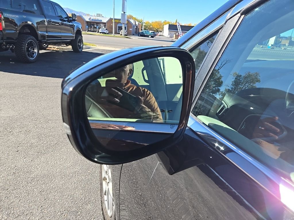 Used 2024 Chrysler Pacifica Touring-L image 35