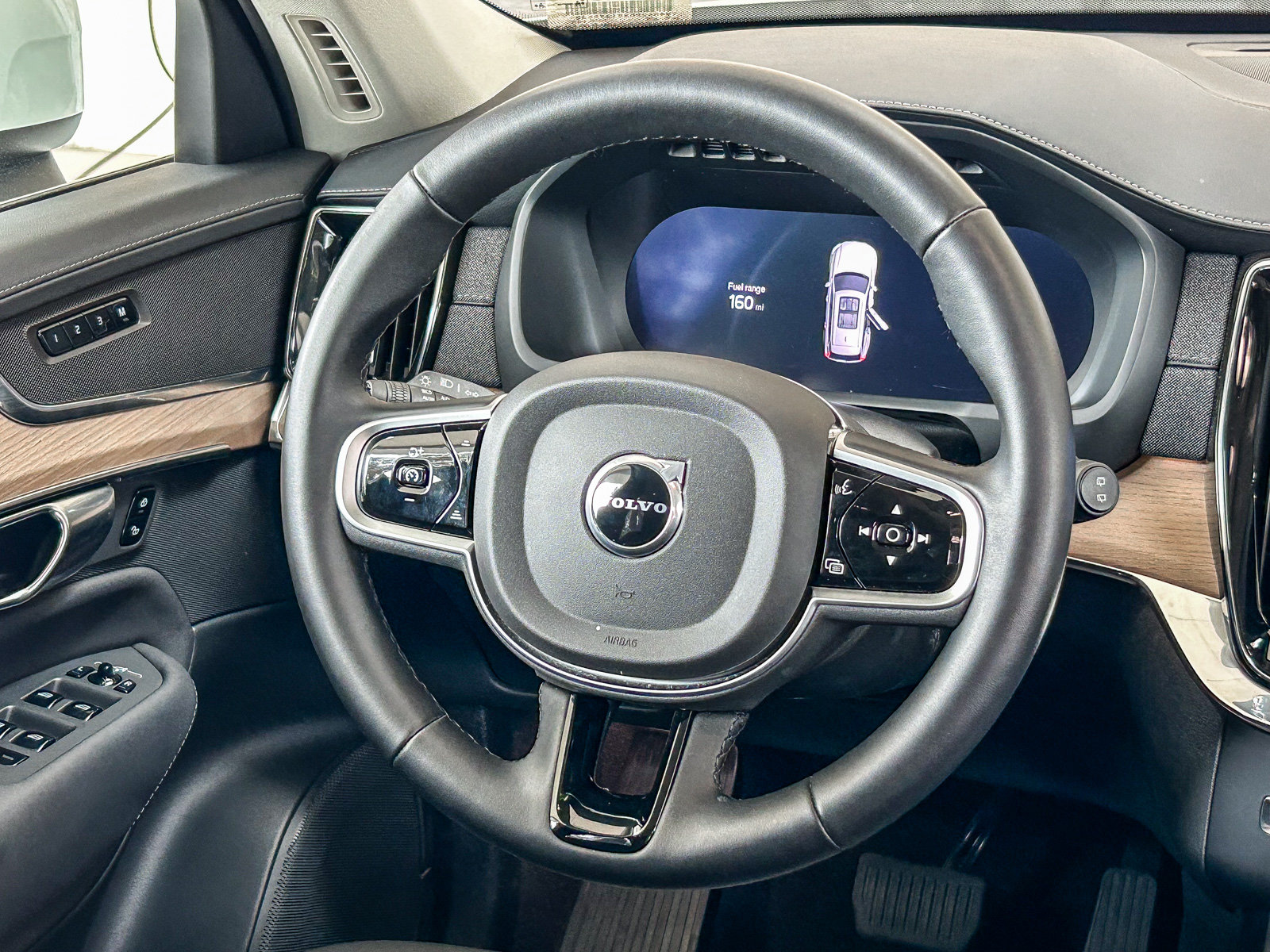Used 2025 Volvo XC90 B6 Plus AWD/4WD image 14