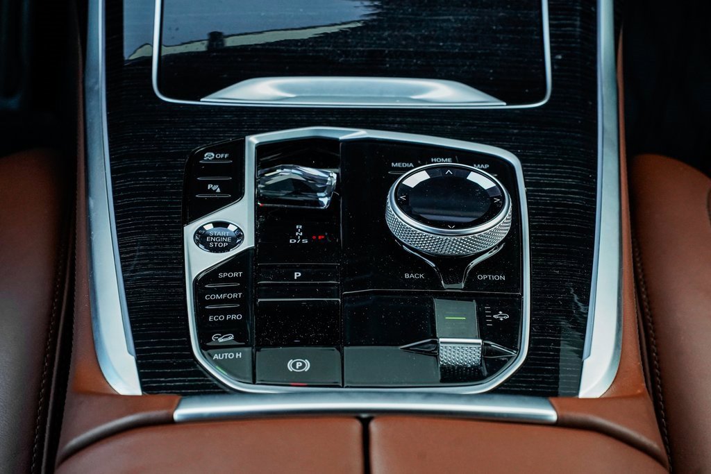 Used 2025 BMW X7 M60i image 17