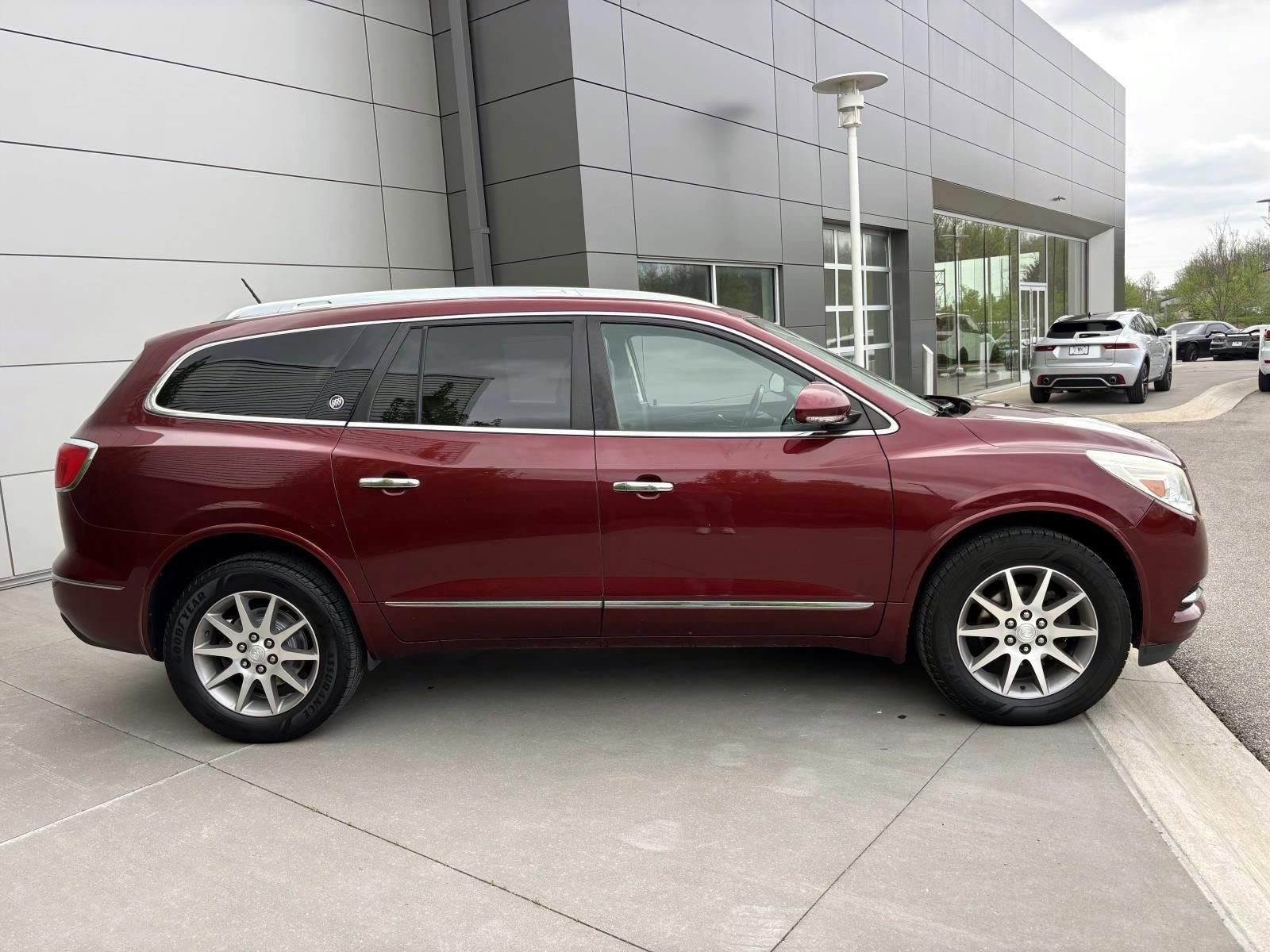 Used 2016 Buick Enclave Leather FWD image 4