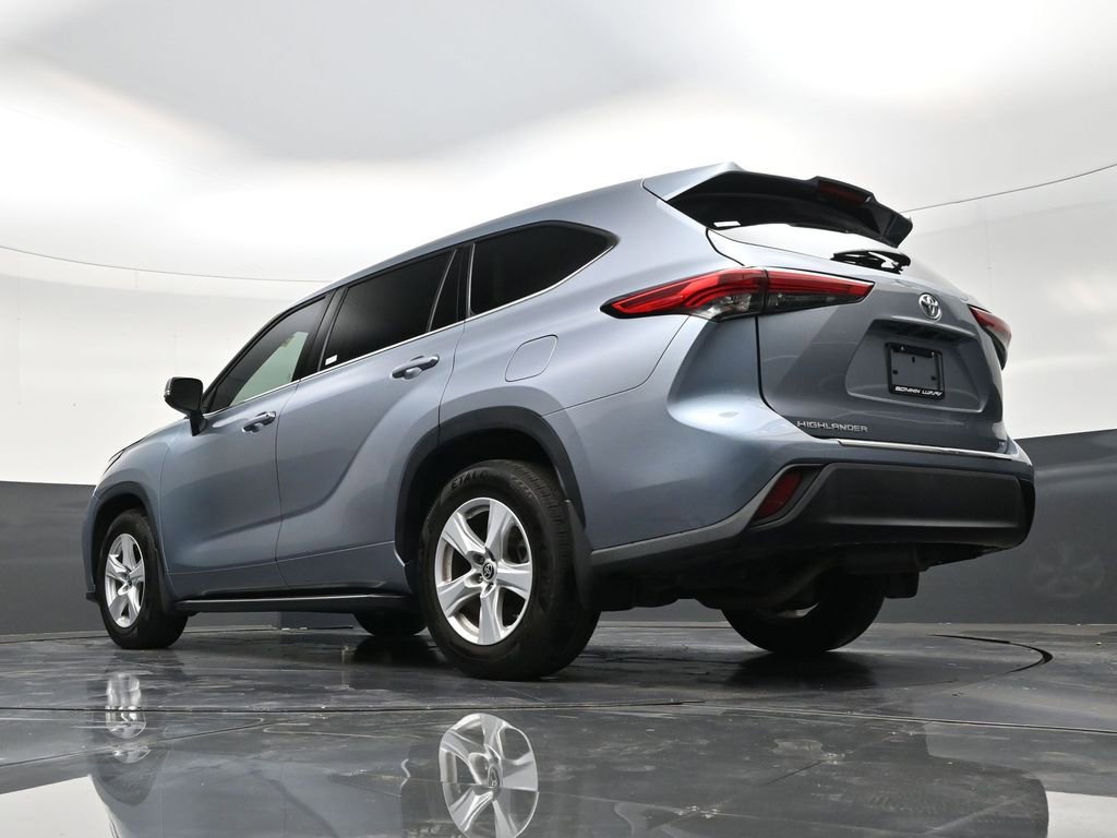 Used 2022 Toyota Highlander LE image 22