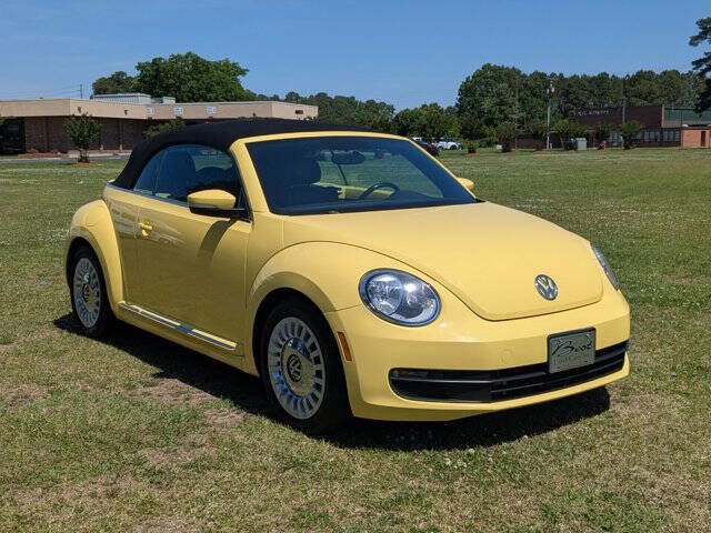 Used 2015 Volkswagen Beetle 1.8T FWD image 1