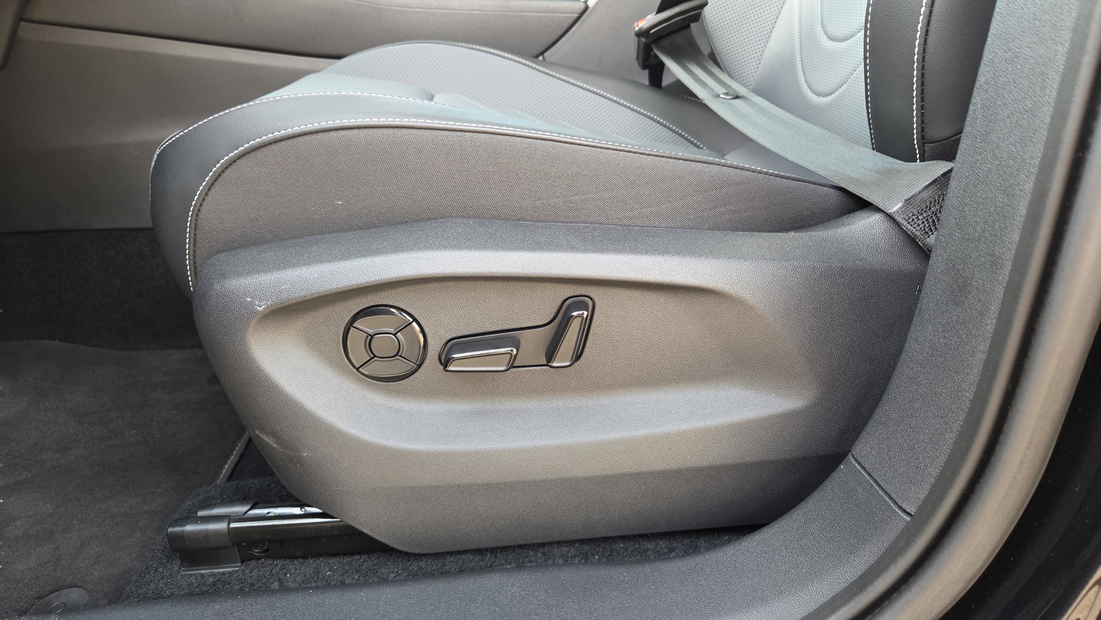 Used 2025 Volkswagen Tiguan SE image 20