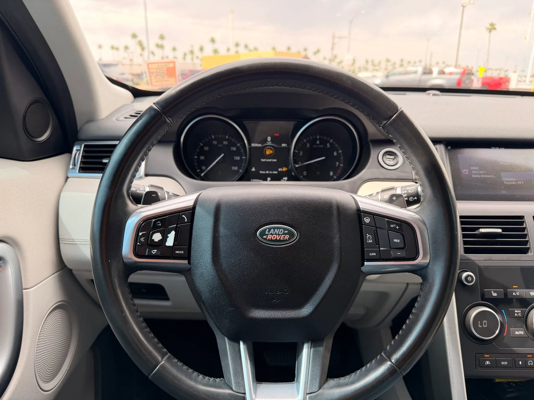 Used 2017 Land Rover Discovery Sport SE image 14