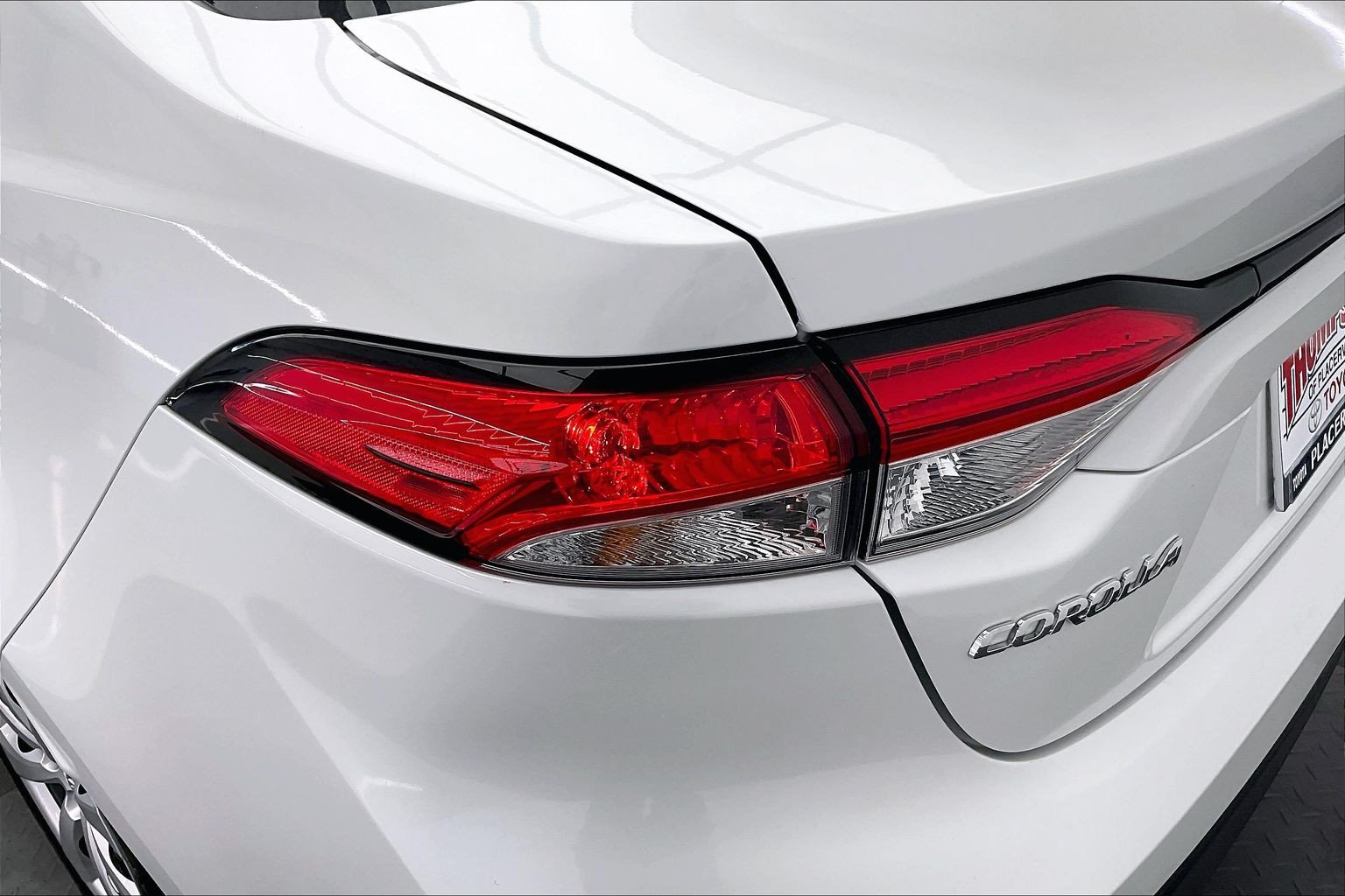 Used 2025 Toyota Corolla LE FWD image 30