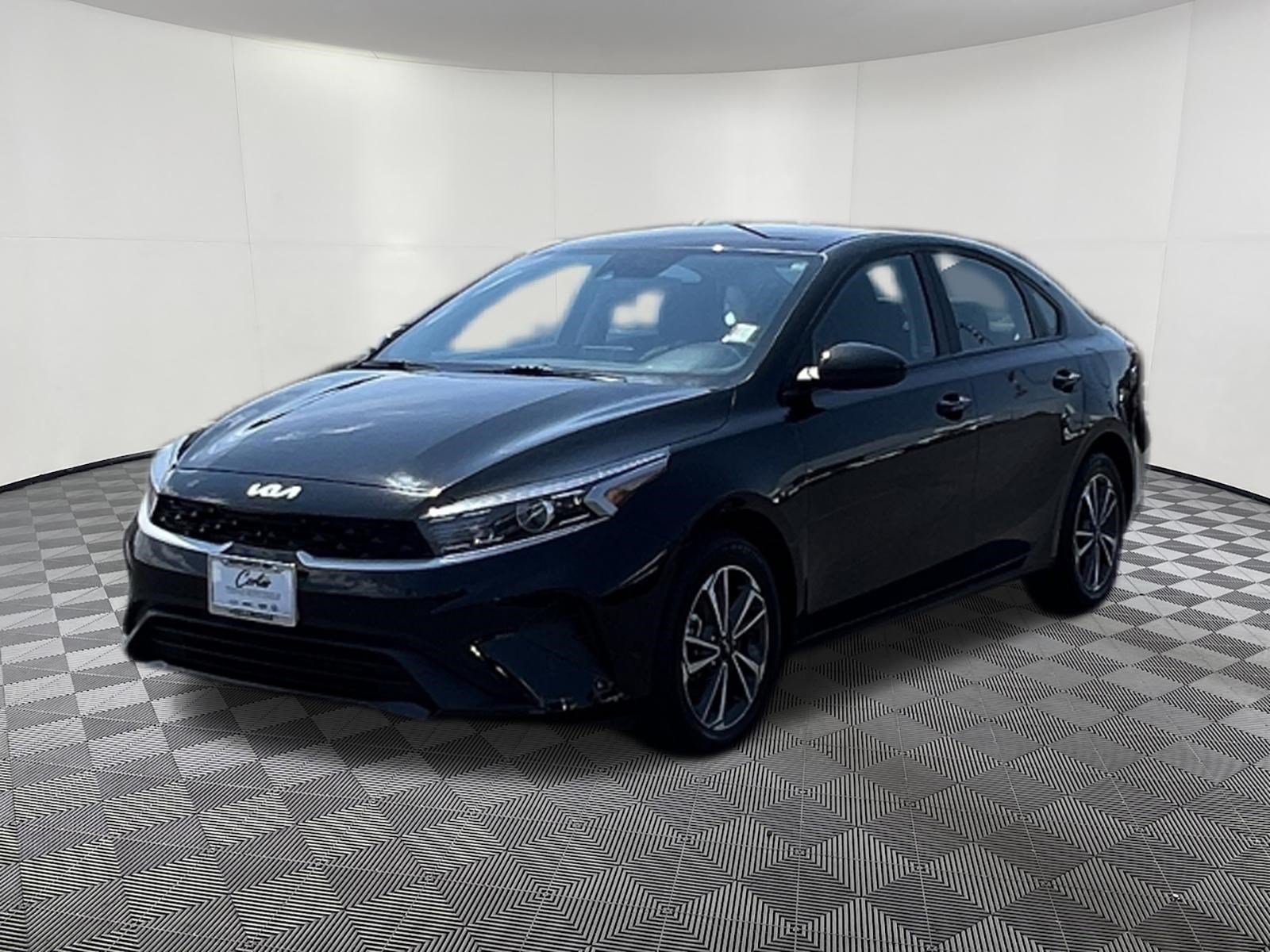 Used 2024 Kia Forte LXS FWD image 3