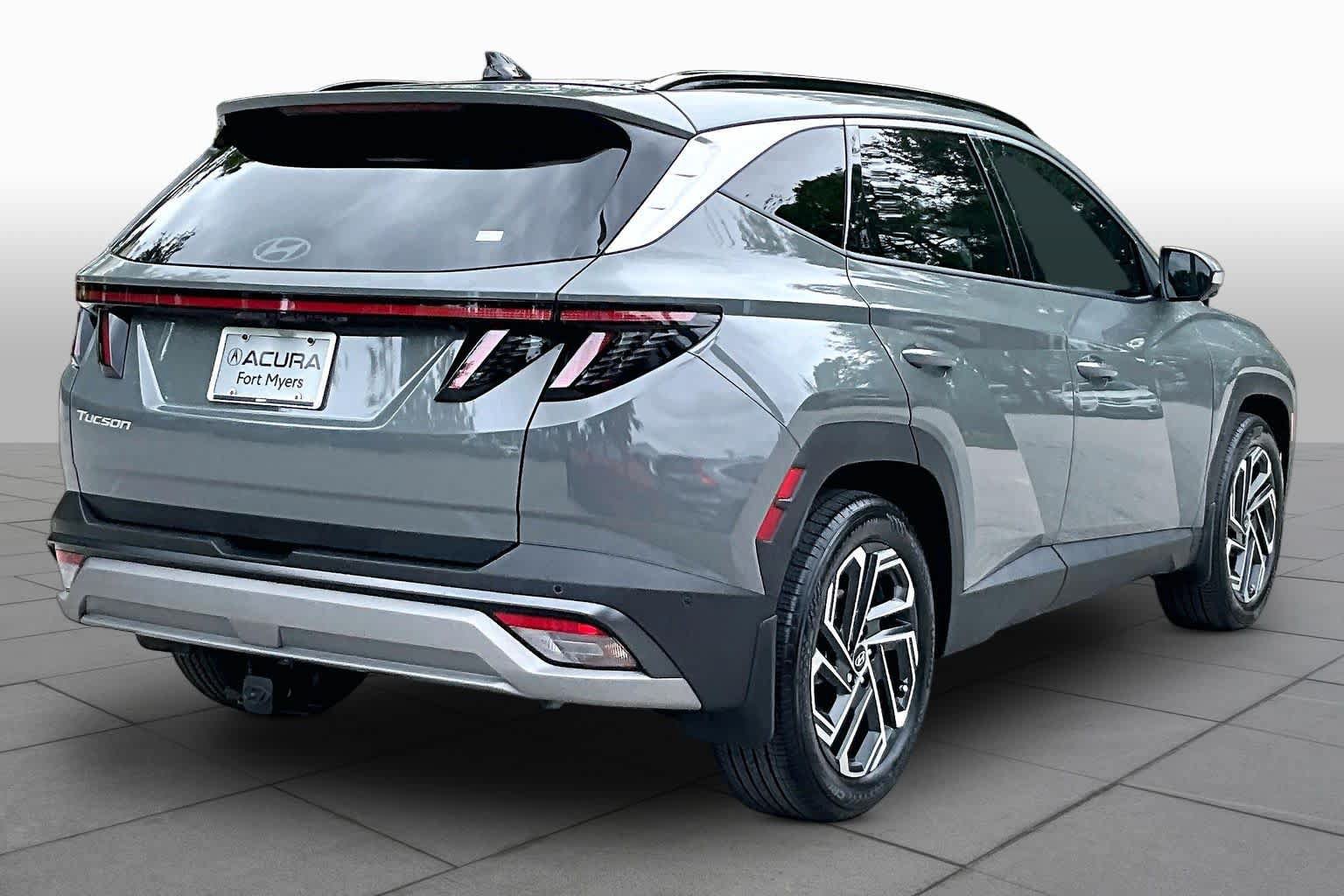 Used 2025 Hyundai Tucson Limited FWD image 13
