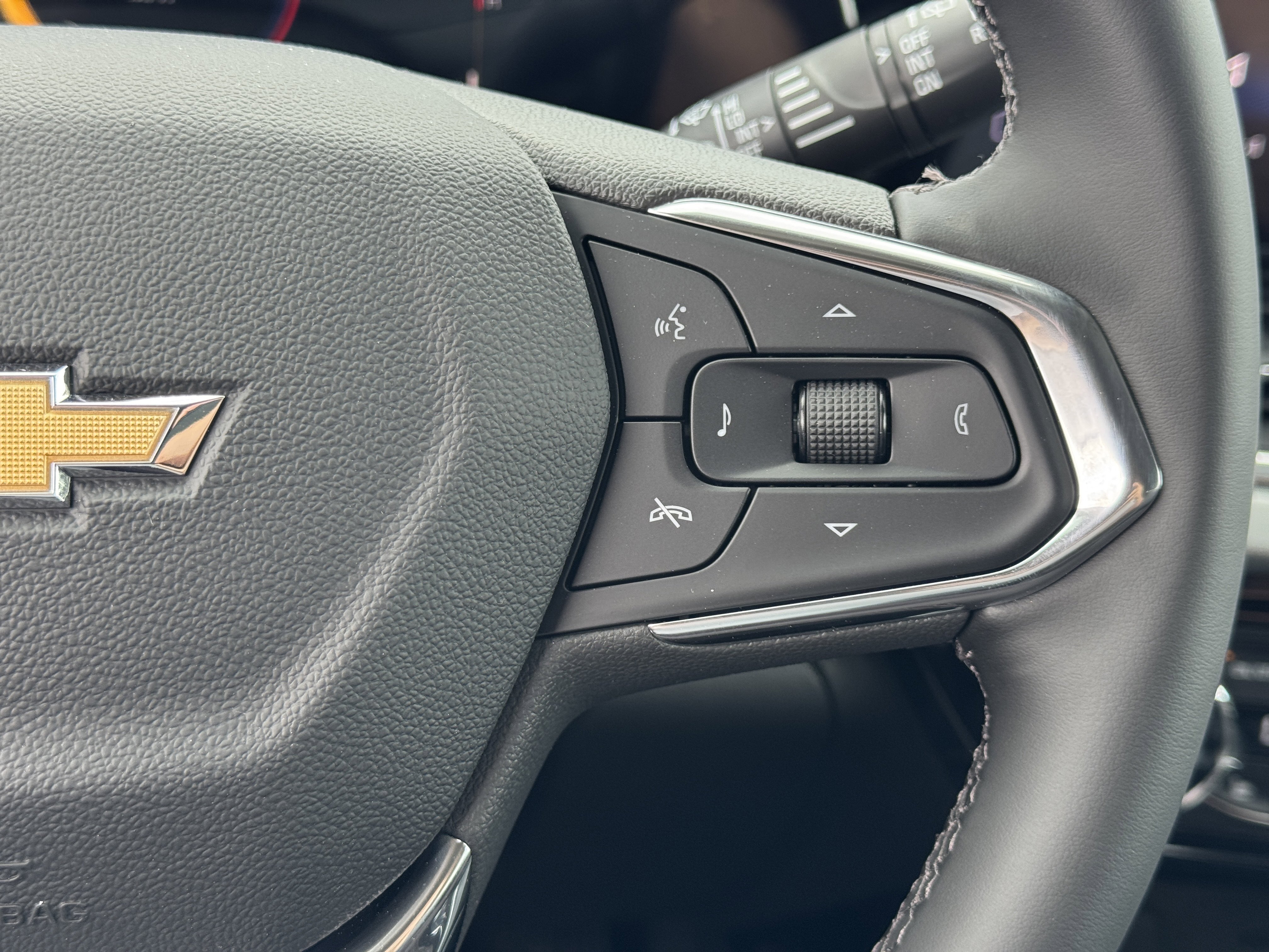 New 2025 Chevrolet Trax LT w/ LT Convenience Package image 25