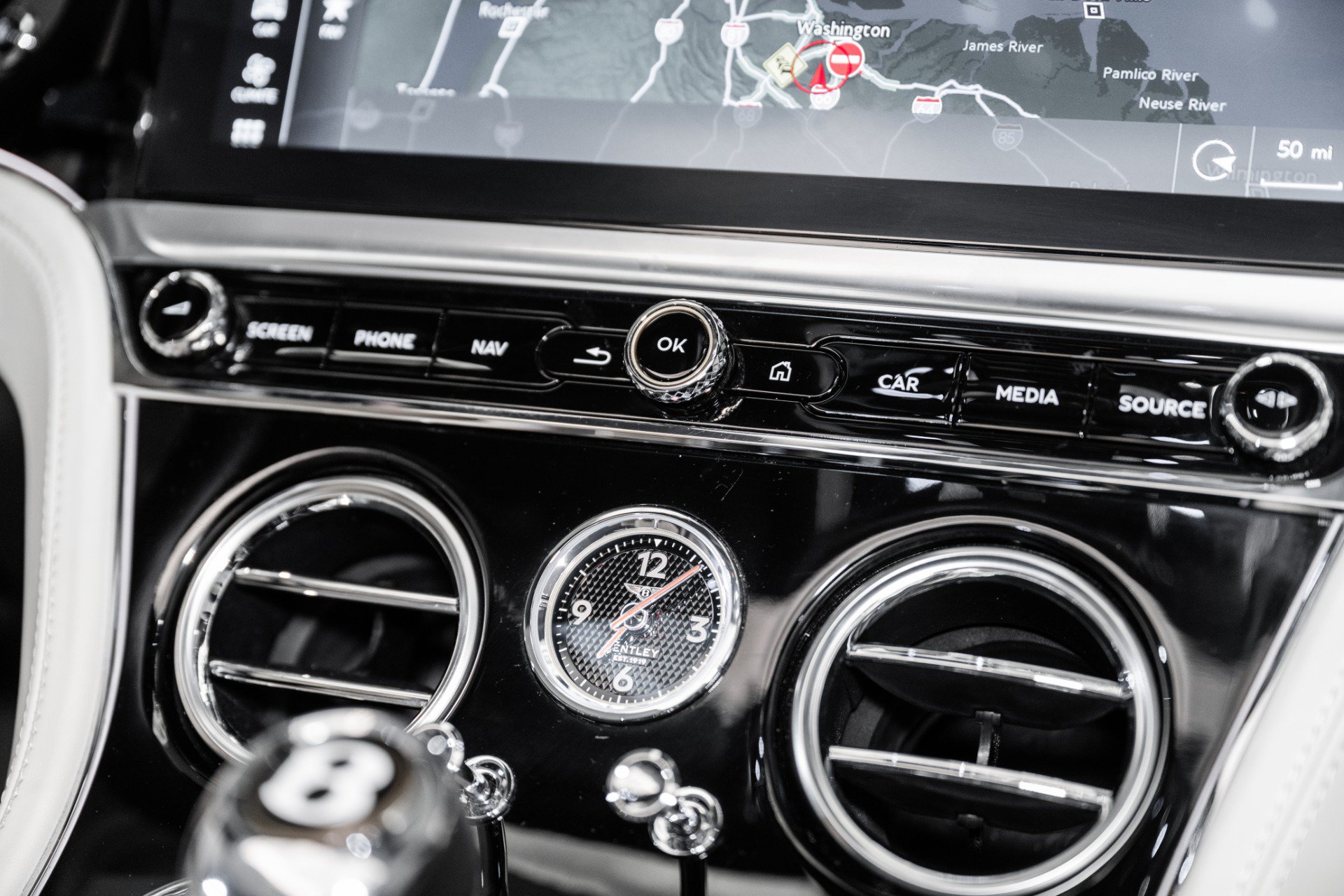 Certified 2020 Bentley Continental GT V8 AWD/4WD image 33