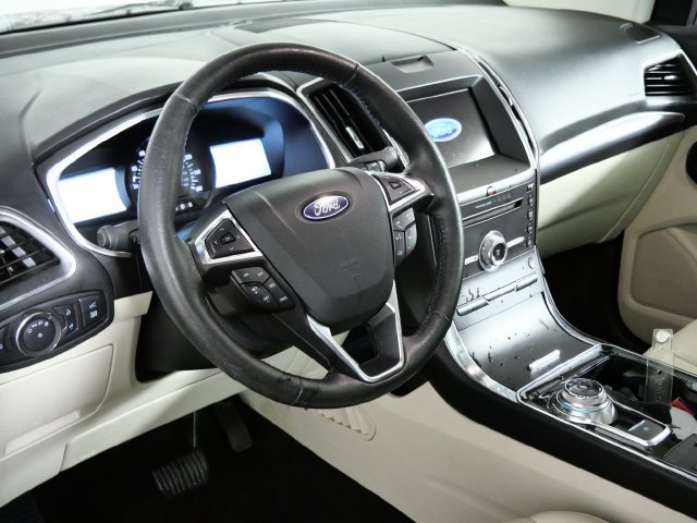 Certified 2019 Ford Edge Titanium FWD image 19