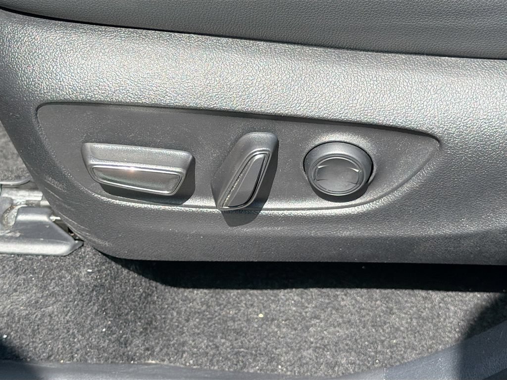 Used 2025 Toyota Grand Highlander FWD image 25