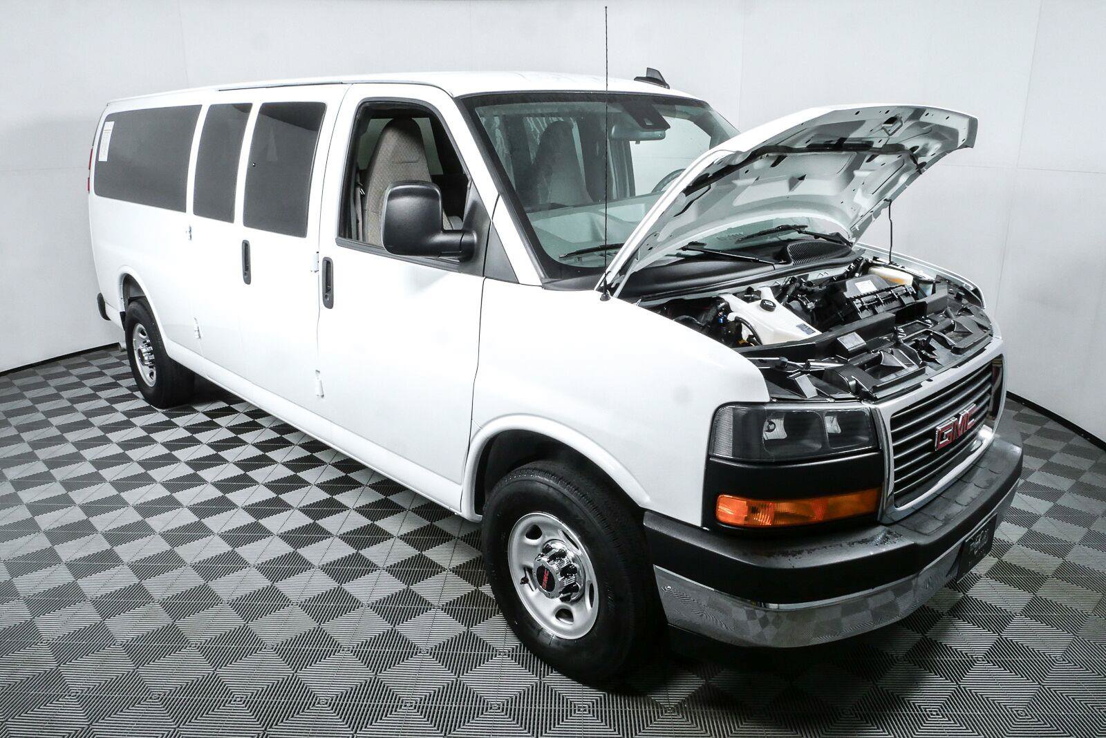 Used 2025 GMC Savana 3500 LT w/ LT Preferred Equipment Group RWD image 29