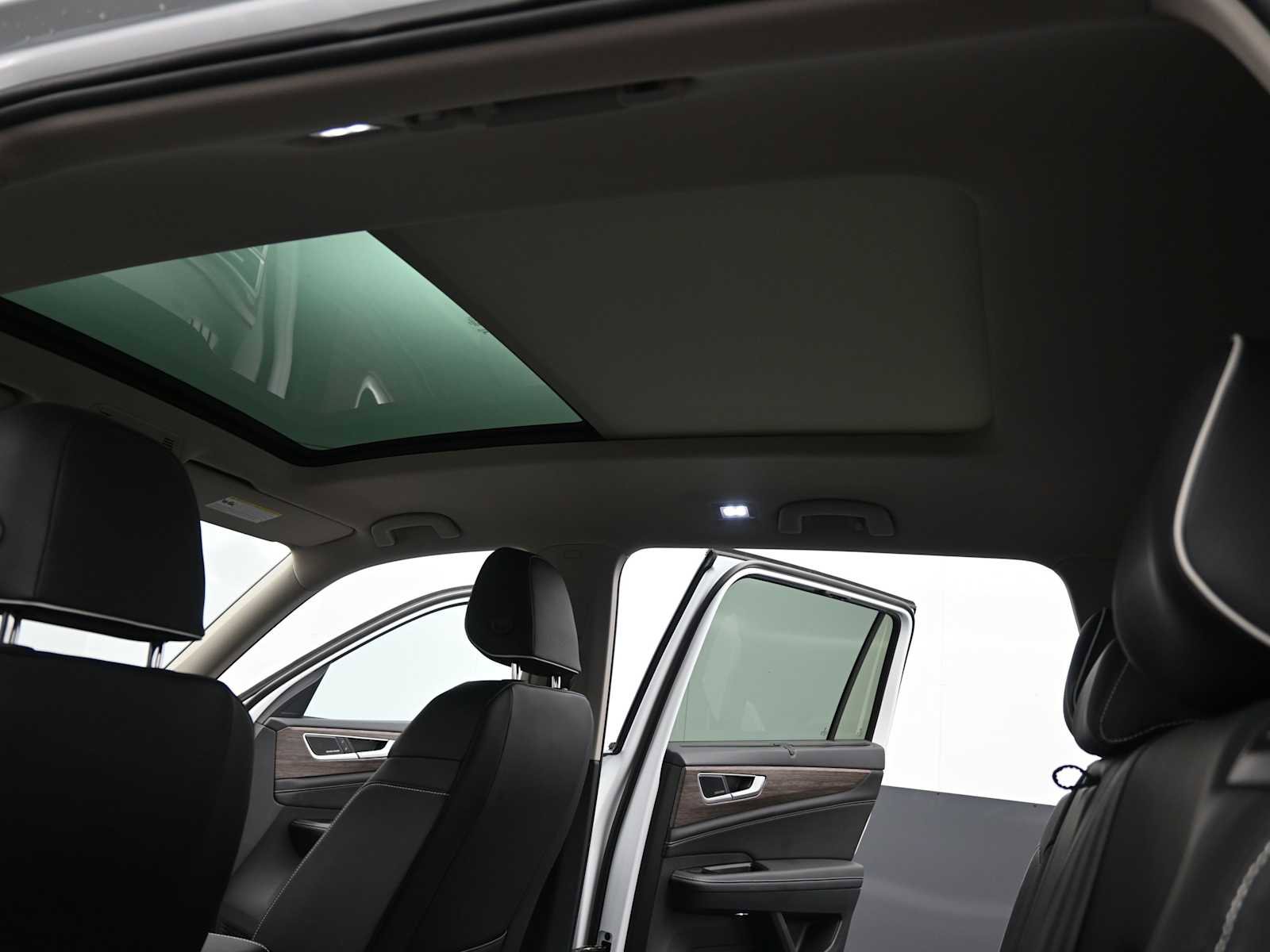 Used 2025 Volkswagen Atlas SEL Premium R-Line image 23