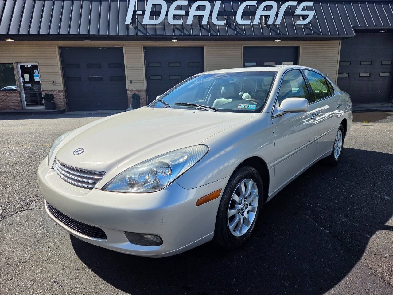 Used 2002 Lexus ES 330 FWD image 1