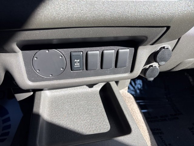 Used 2005 Nissan Frontier NISMO w/ (J01) Sunroof Pkg image 34