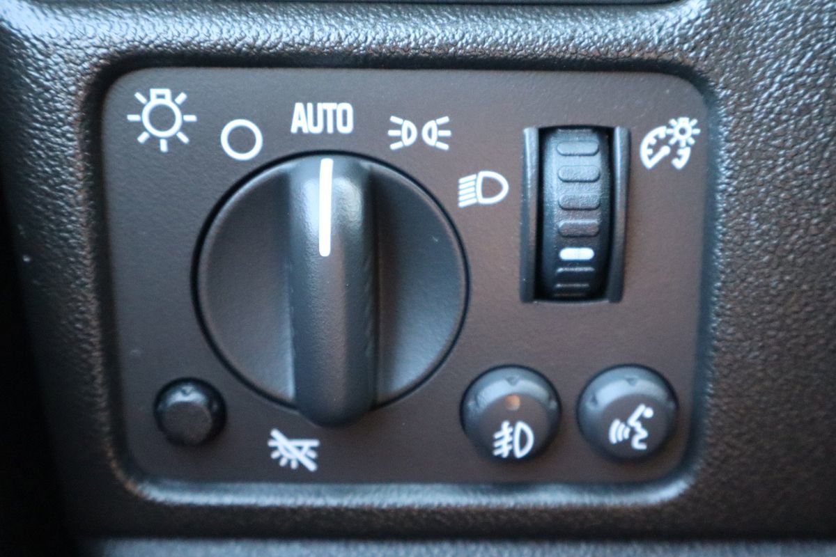 Used 2011 GMC Canyon SLE image 27