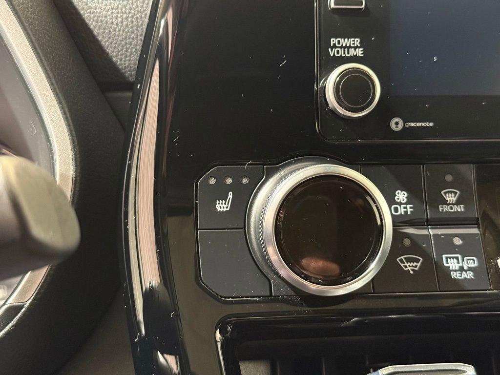 Used 2022 Toyota Highlander XLE AWD/4WD image 31