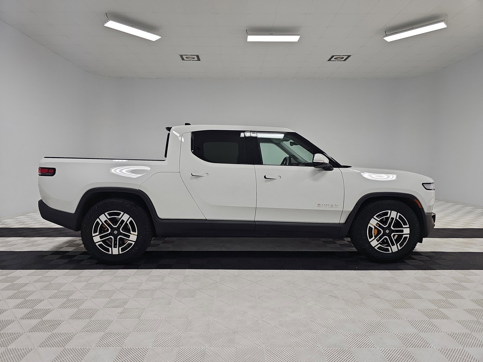 Used 2023 Rivian R1T Adventure image 6