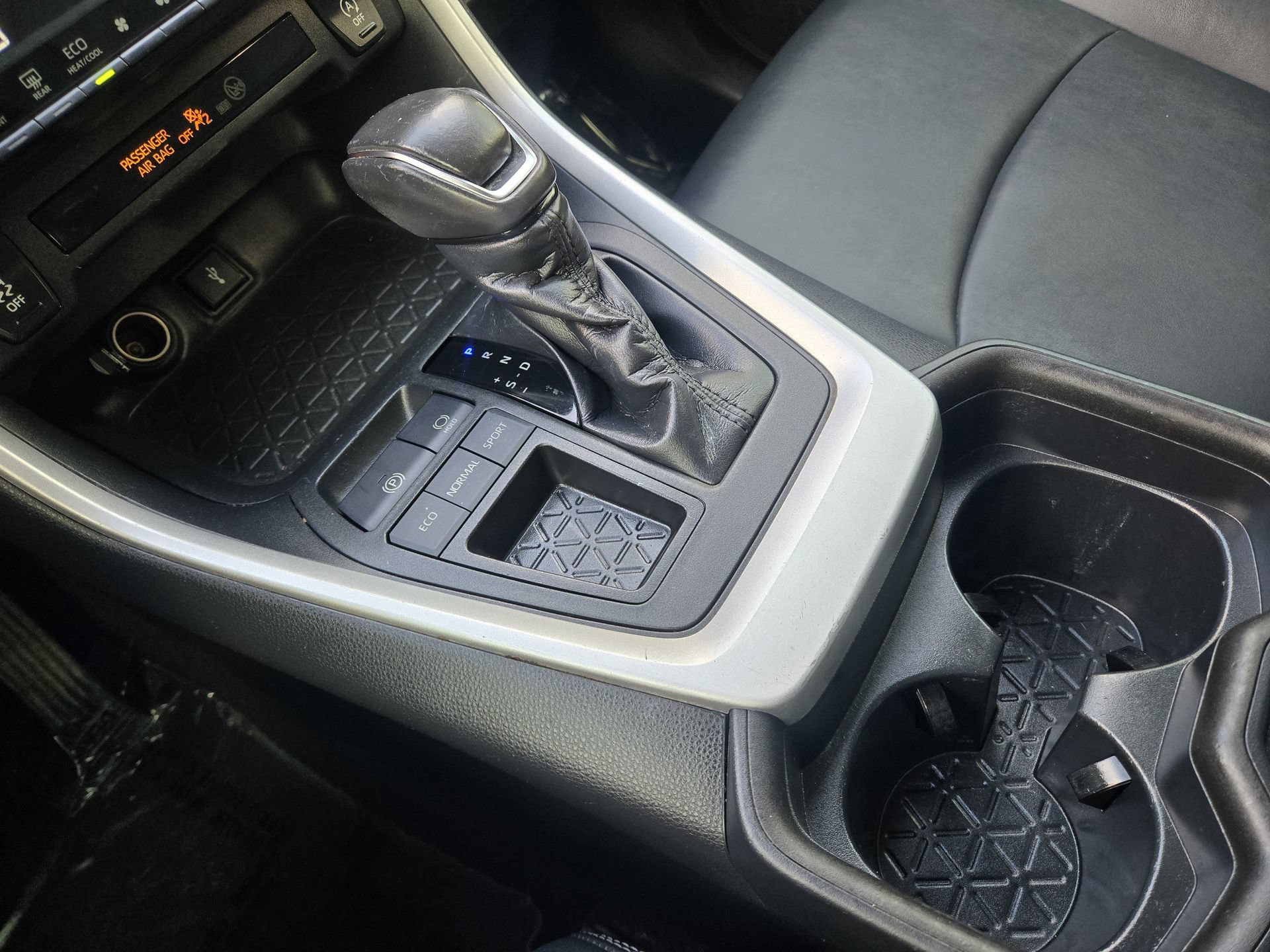 Used 2020 Toyota RAV4 XLE Premium FWD image 19