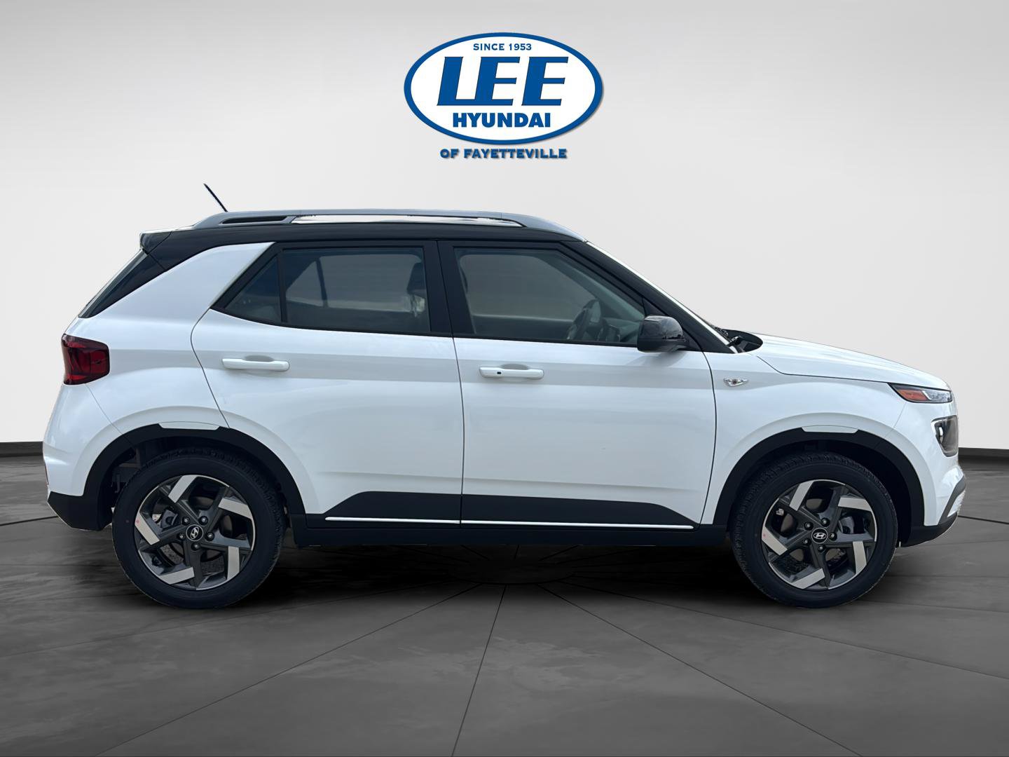 New 2026 Hyundai Venue SEL FWD image 2