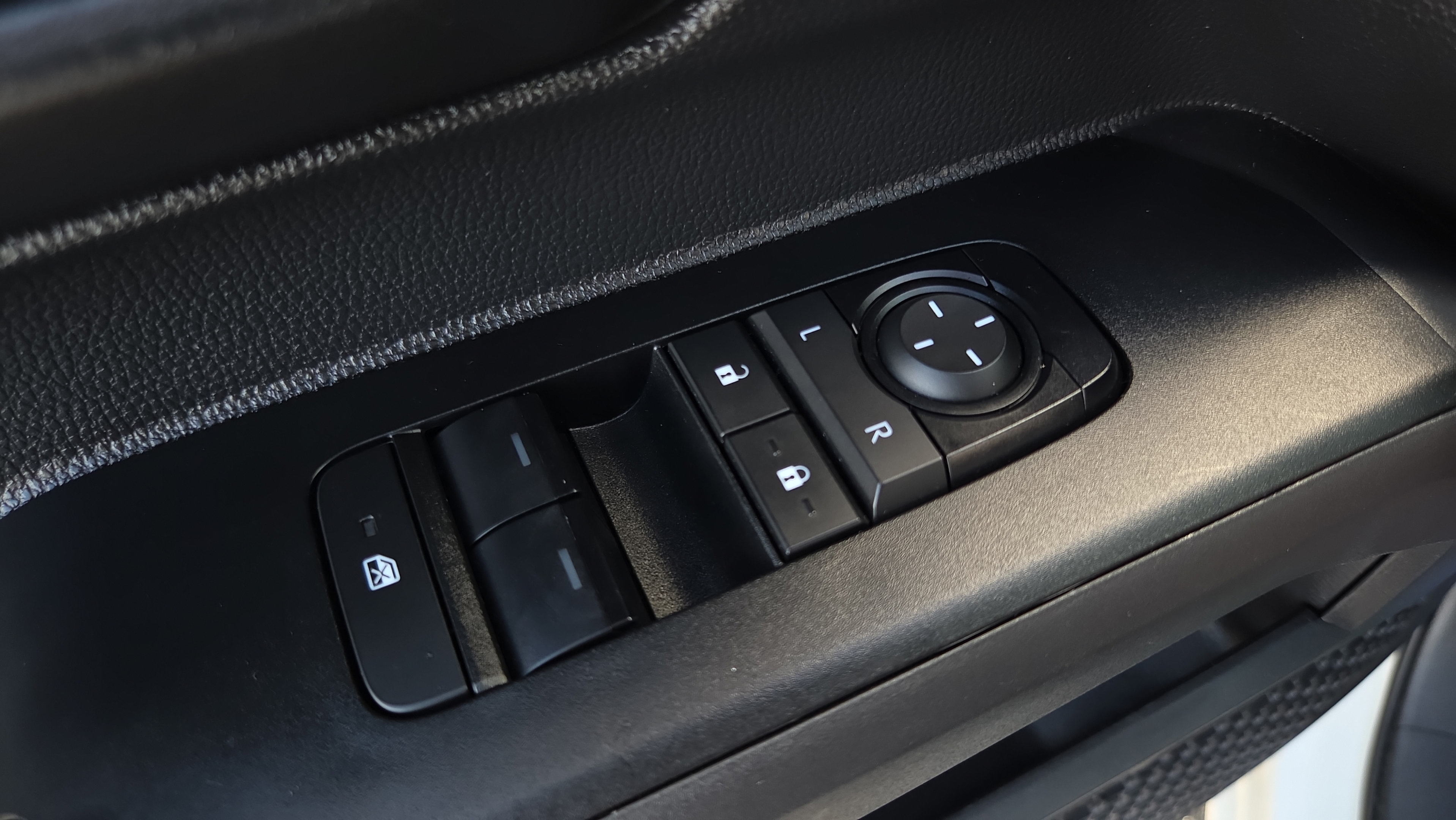 Used 2024 Toyota Tacoma SR RWD image 32
