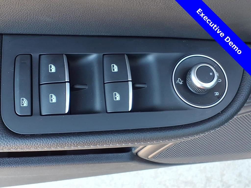 New 2025 Alfa Romeo Giulia w/ Driving Assist Package RWD image 17