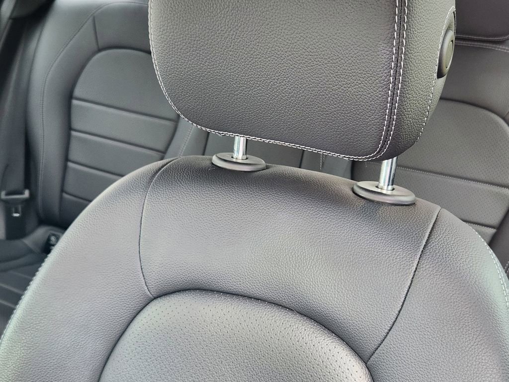 Used 2020 Mercedes-Benz GLC 300 4MATIC image 13