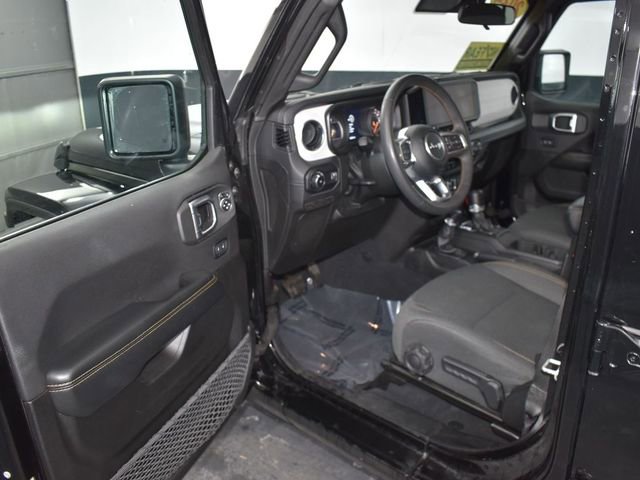 Used 2024 Jeep Wrangler Sahara image 12