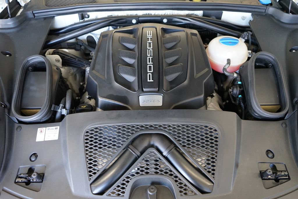 Used 2015 Porsche Macan S w/ Premium Package Plus image 54