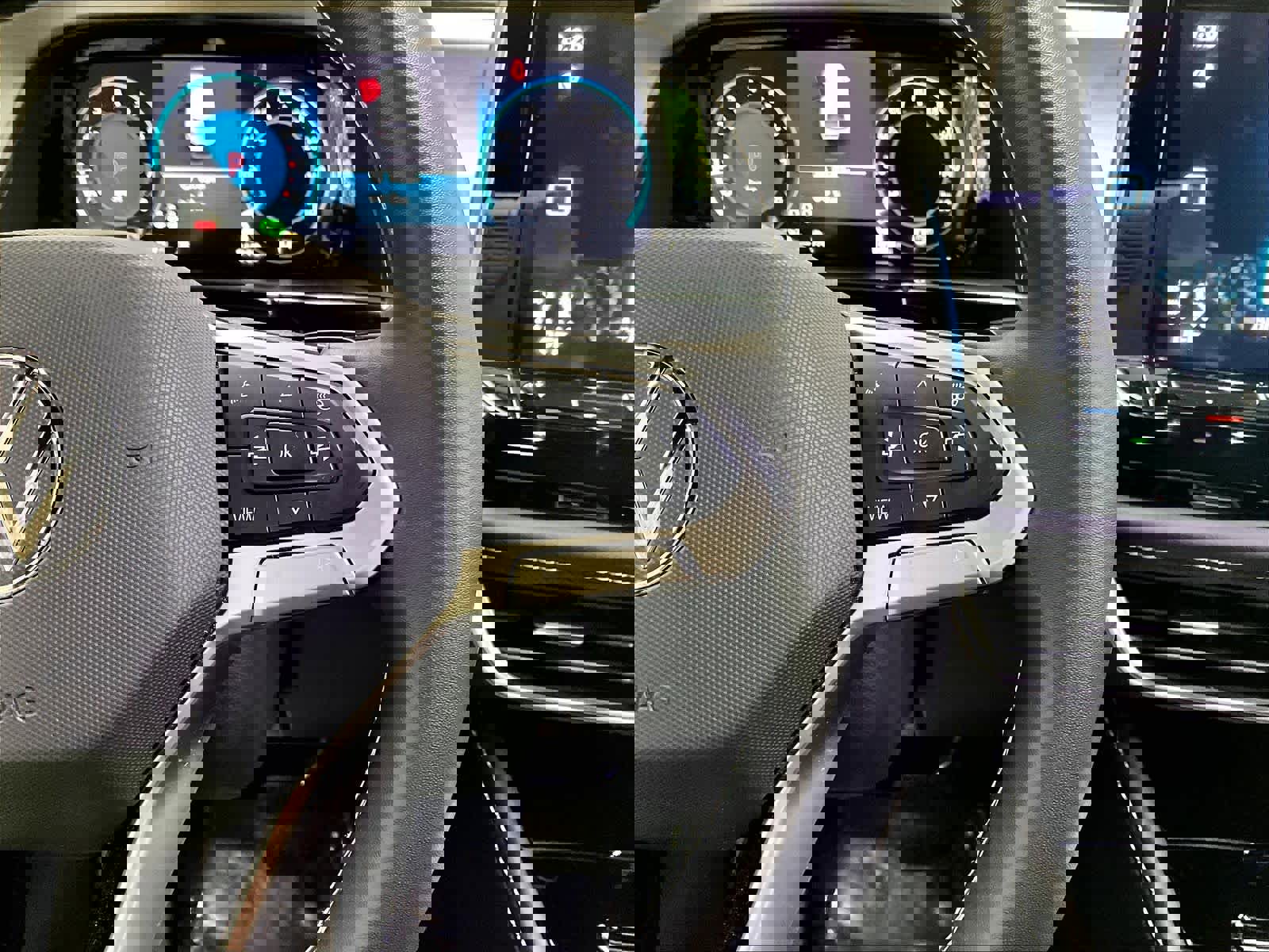 Used 2024 Volkswagen Atlas Cross Sport SE w/ Panoramic Sunroof Package image 22