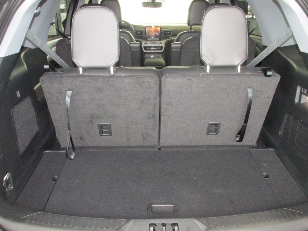 Used 2024 Ford Explorer XLT w/ Equipment Group 202A image 32