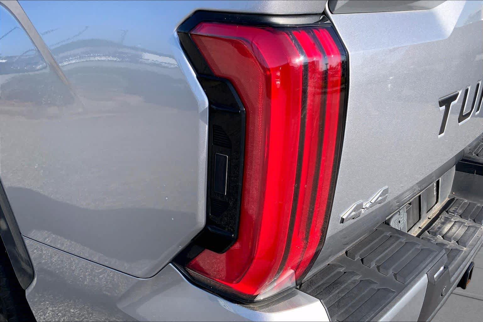 Used 2024 Toyota Tundra Limited AWD/4WD image 28