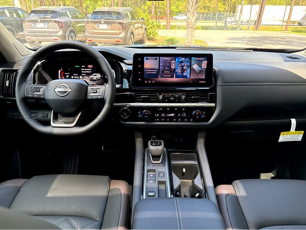 New 2026 Nissan Pathfinder Platinum FWD image 2