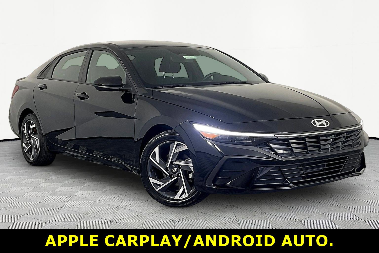 Used 2025 Hyundai Elantra Sport image 3