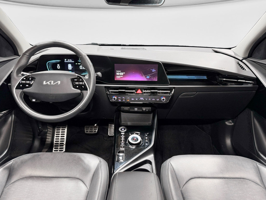 Used 2023 Kia Niro SX Touring image 16