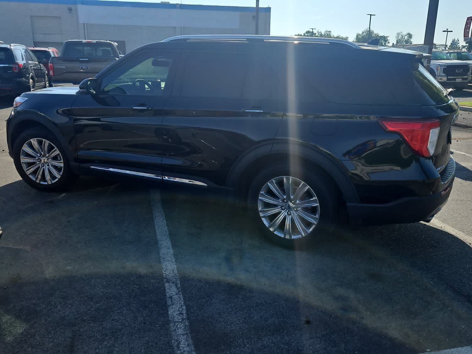 Used 2023 Ford Explorer Limited w/ Limited Technology Package image 5