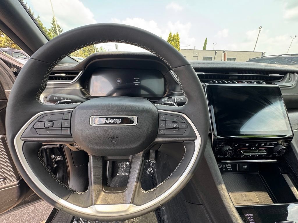Used 2024 Jeep Grand Cherokee L Limited w/ Luxury Tech Group II AWD/4WD image 22