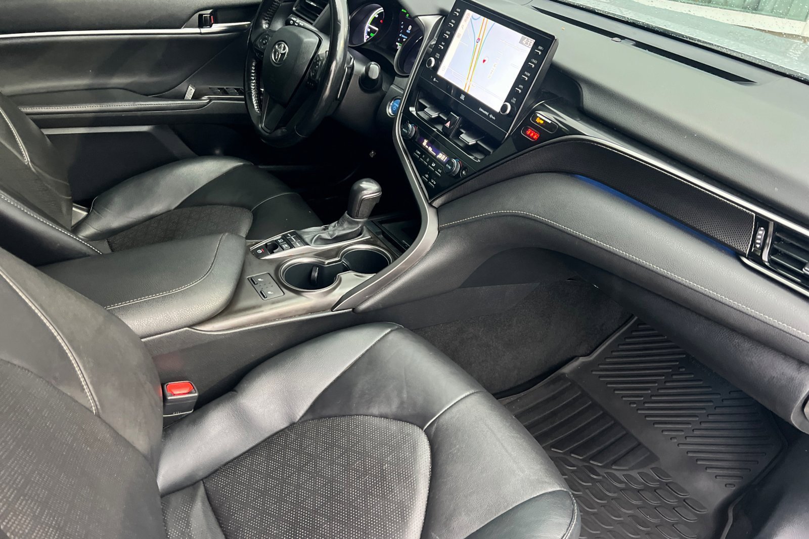 Used 2021 Toyota Camry XSE w/ Navigation Upgrade Package image 12