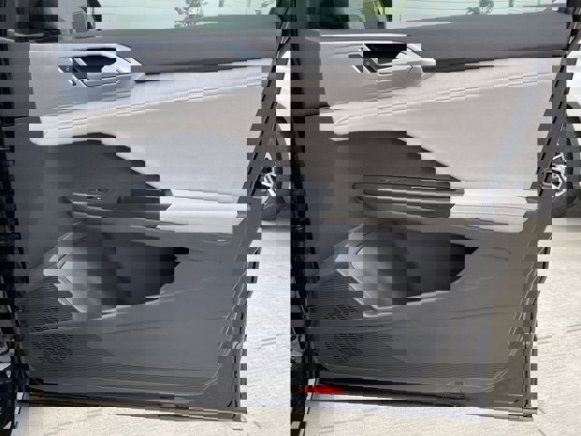 New 2025 Volkswagen Taos SE image 31