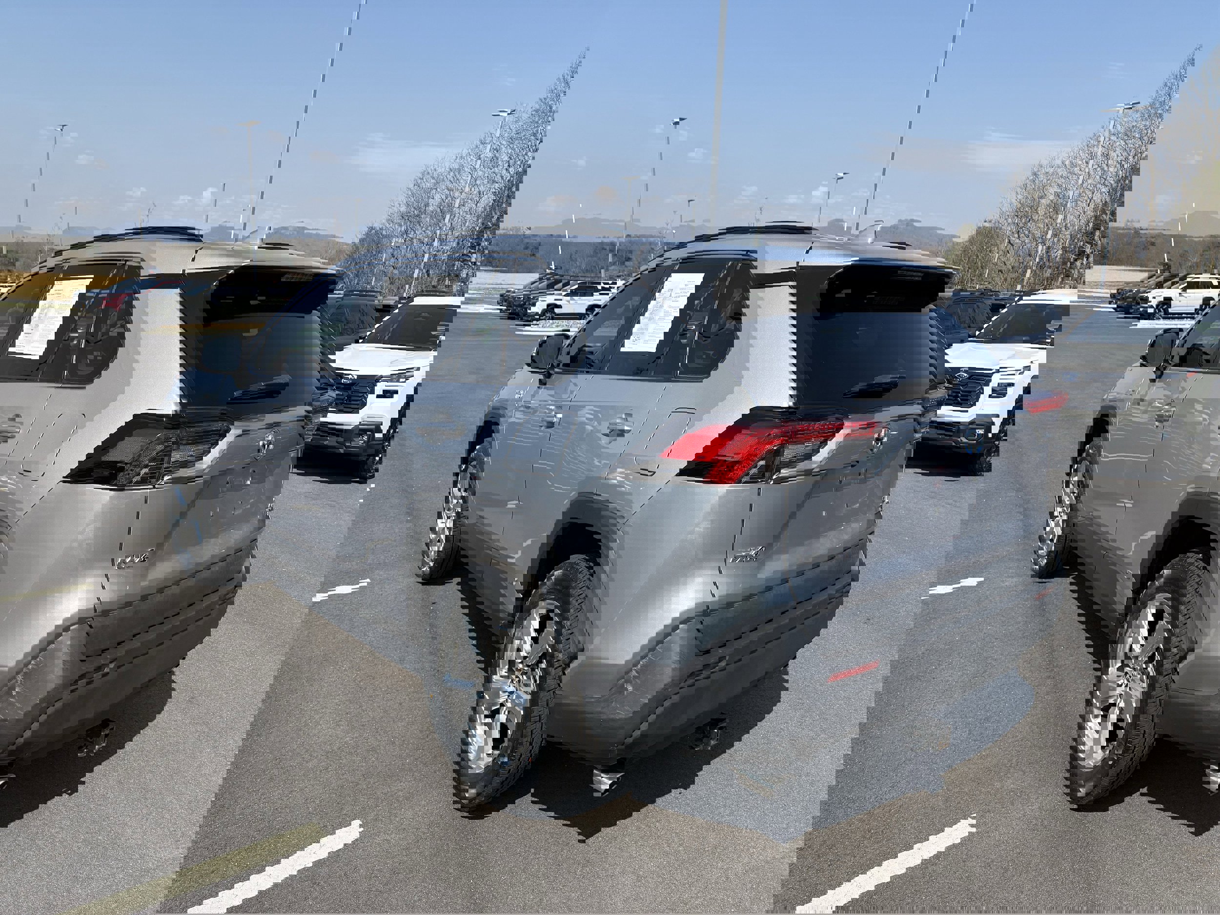 Used 2021 Toyota RAV4 XLE Premium image 6