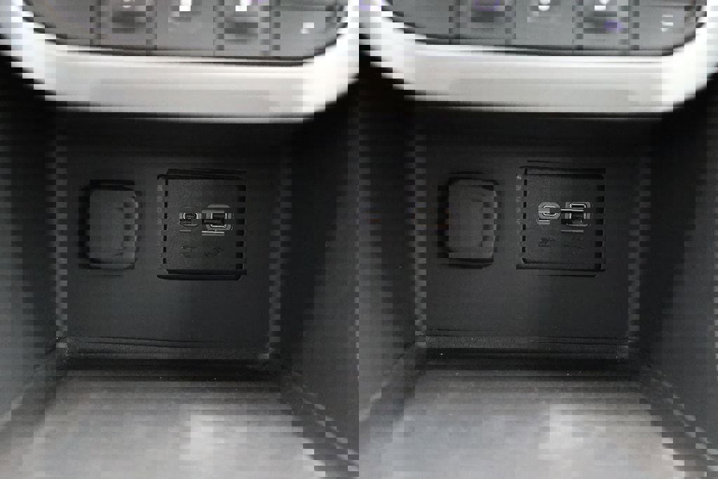 Used 2023 GMC Acadia SLE w/ Driver Convenience Package image 24