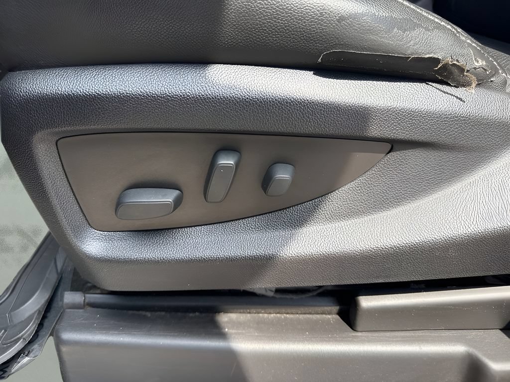 Used 2018 Chevrolet Suburban Premier AWD/4WD image 10